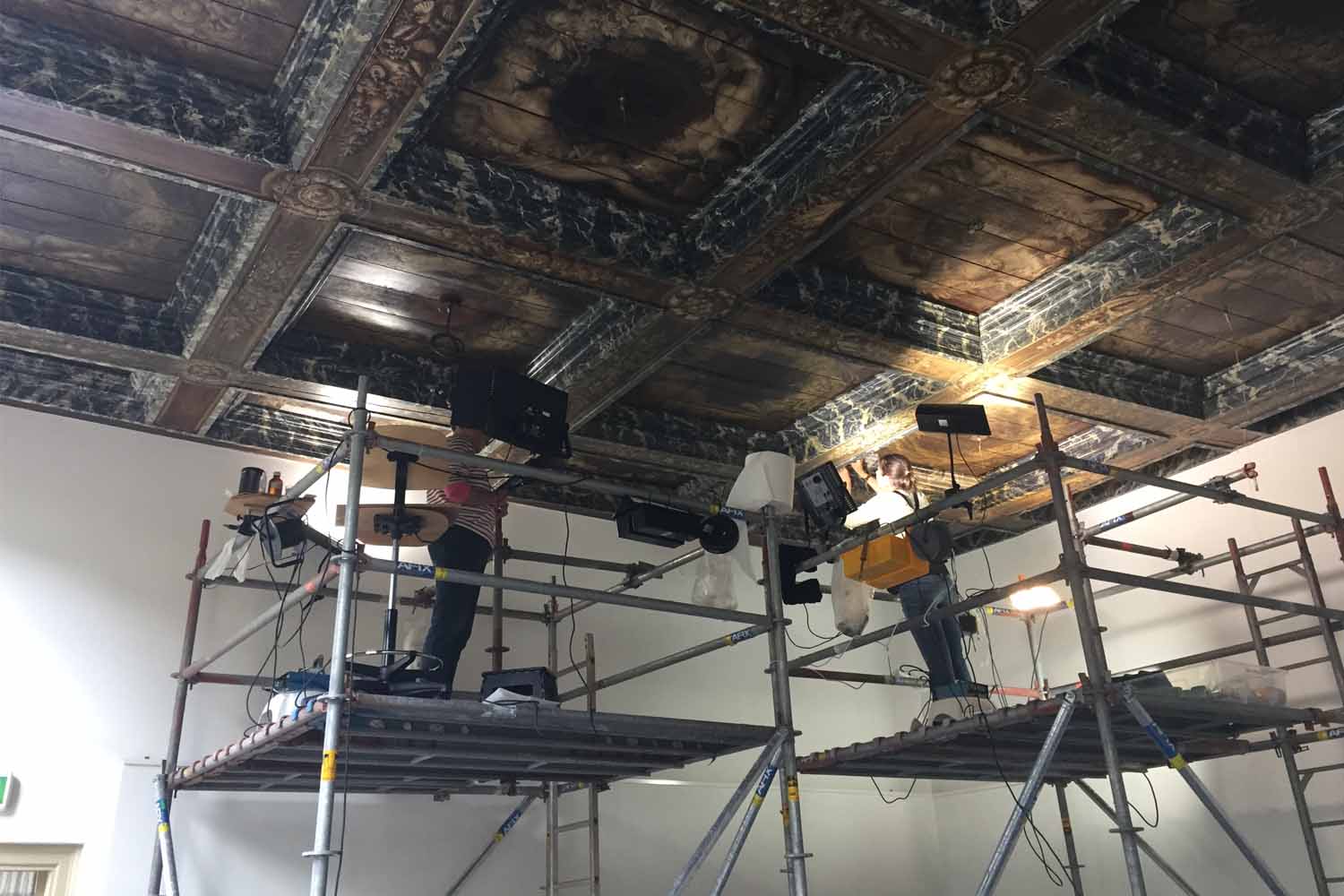 1-Ars Aemula steiger onder plafond